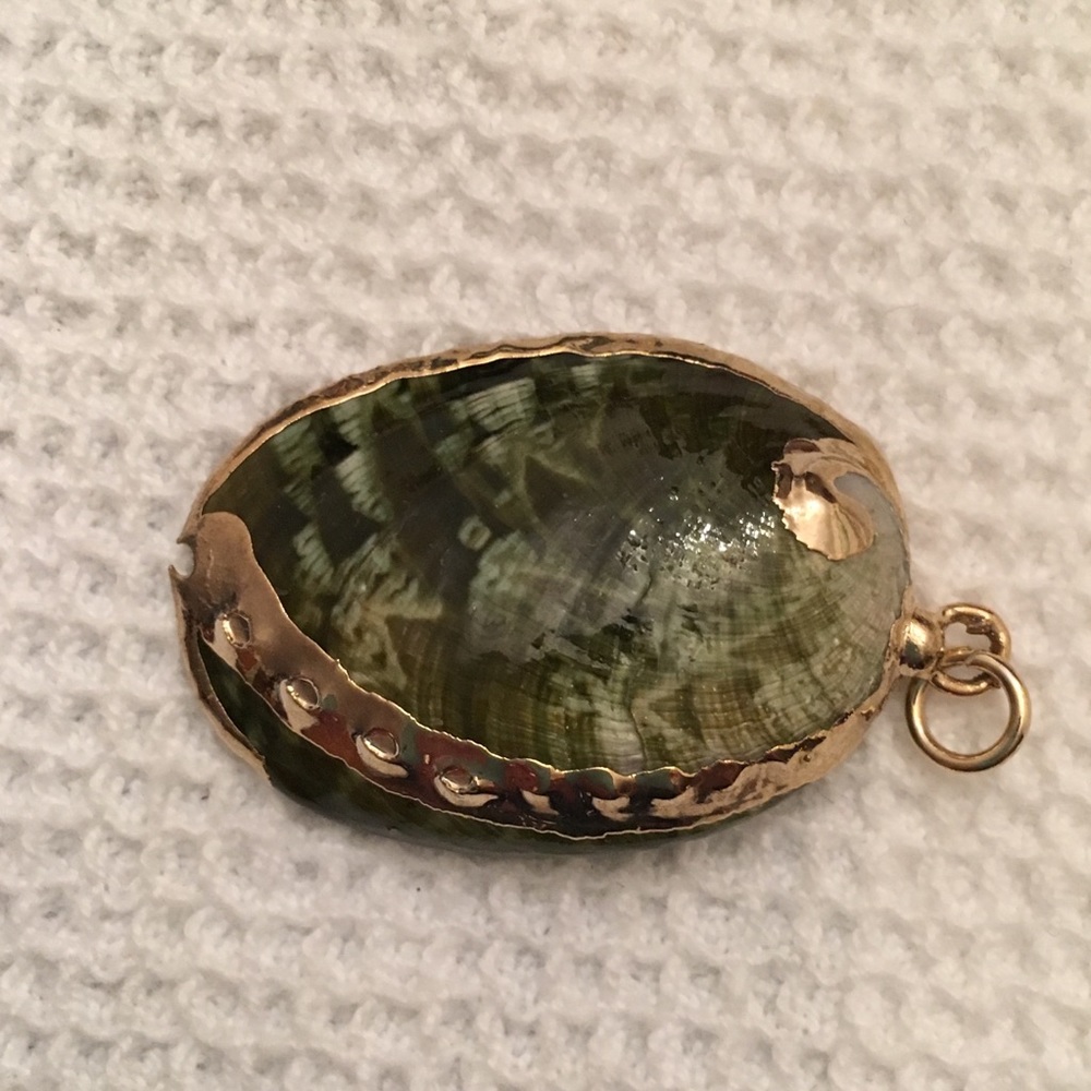 Real Shell Pendant - Picture 3 of 4